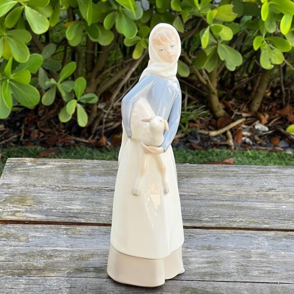 Vintage LLADRO Porcelain Figurine #4584 Girl With Lamb 10.5" Spain Sheep - Picture 2 of 9